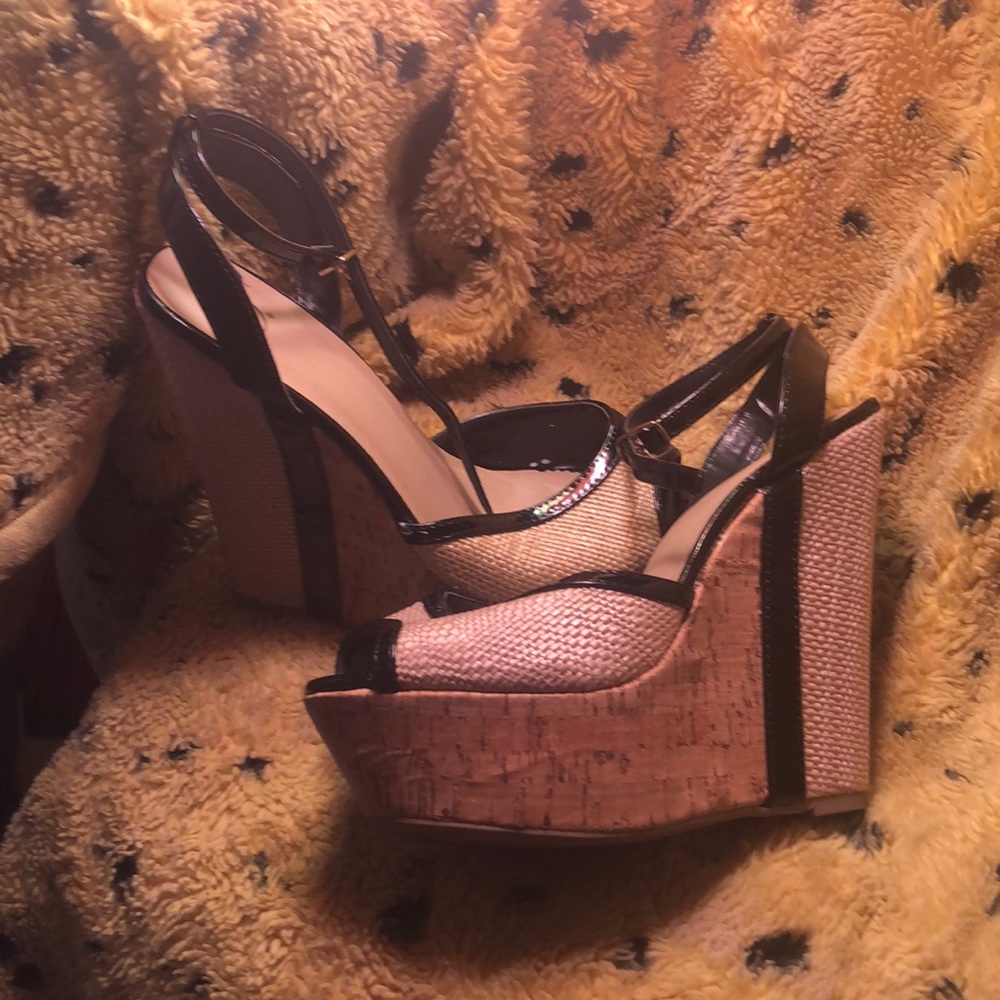 Tan and black textured wedges within detailed heel
